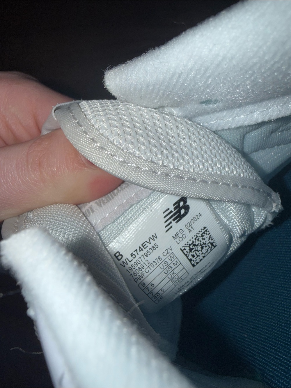New Balance Neutral Beige & White 574 - Picture 6 of 6